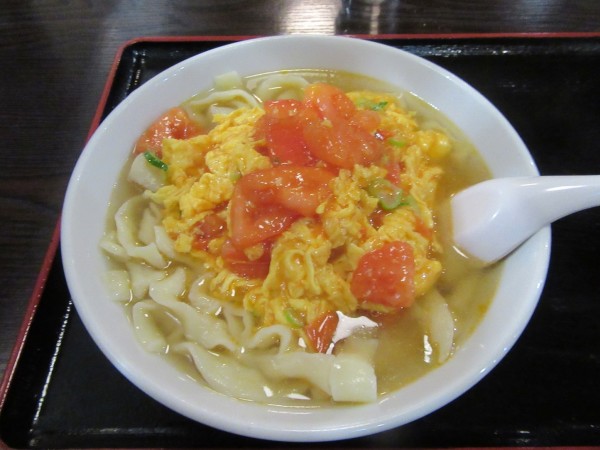 「トマト刀削麺（９９０円）＋小籠包４９０円　税別」@本格中華料理 八福の写真