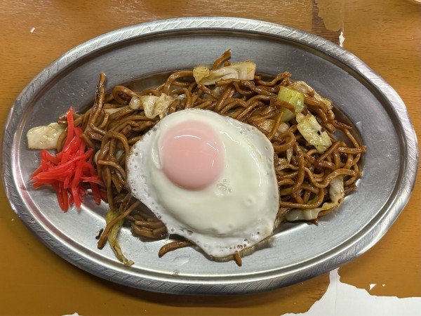 「鉄板焼きそば+目玉焼き」@浅草 福ちゃんの写真