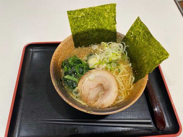 「横浜家系ラーメン650円」@えきめんや 上大岡京急店の写真