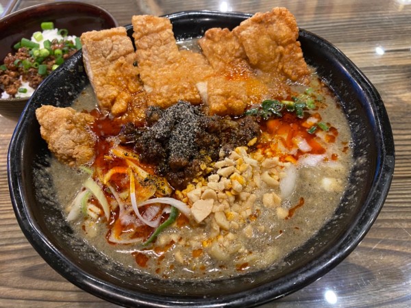 「パイコー四川担々麺オリジナルブレンド＋挽き肉そぼろご飯」@四川担々麺 ななつぼし 新橋店の写真