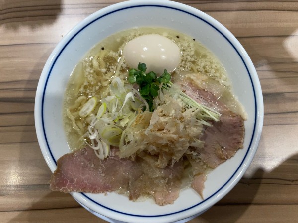 「味玉塩らーめん(¥950)」@らーめん鱗 西中島店の写真