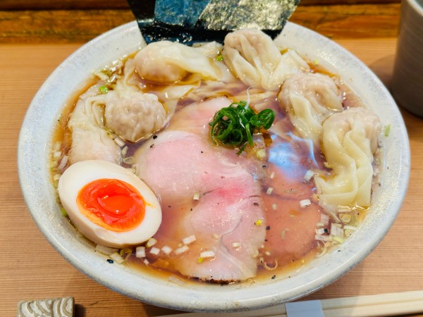 「いりこワンタン麺 1,600円 上トッピング 250円」@Homemade Ramen 麦苗の写真