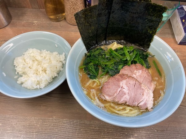 「ラーメンほうれん草増」@横浜らーめん 渡来武の写真