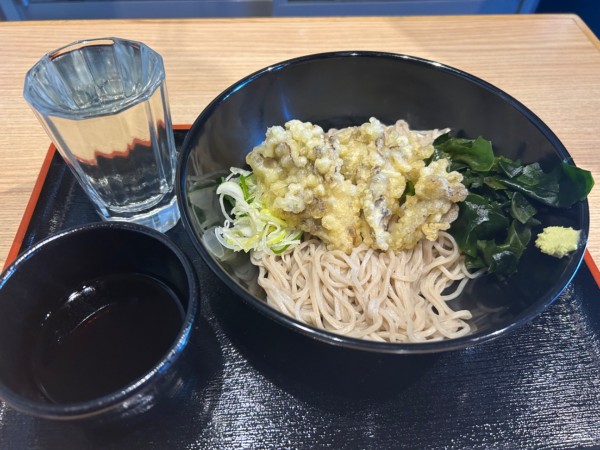 「冷し舞茸天そば770円+鍋島650円＆会津中将650円」@そばもん 和光市駅店の写真