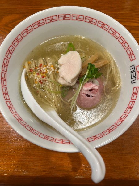 「鶏清湯塩らーめん860円」@noodle kitchen 六九麺の写真