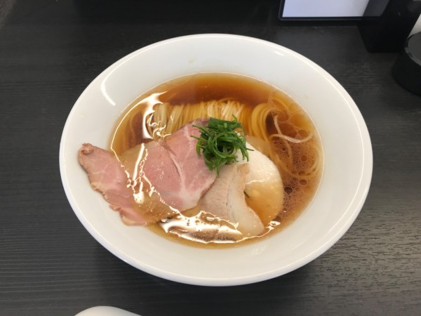 「鶏そば 800円＋鶏皮炙りごはん 200円」@麺屋わになるの写真
