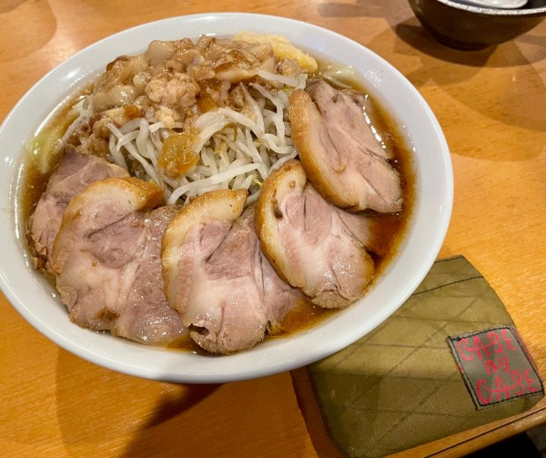「豚マシラーメン」@自家製熟成麺 吉岡の写真