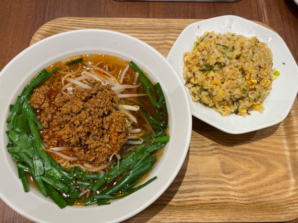 「選べる麺と半炒飯セット　￥１４０８」@紅虎餃子房 イオン東浦店の写真