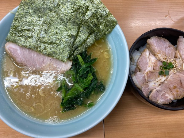 「ラーメン 800円+ミニチャーシュー丼 300円」@横浜家系ラーメン 二代目 梅家の写真