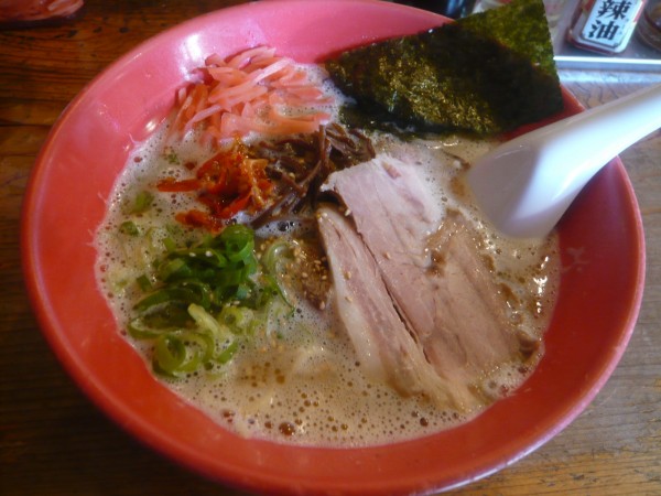 「ラーメン（+エビ油）」@元祖長浜 大学ラーメンの写真