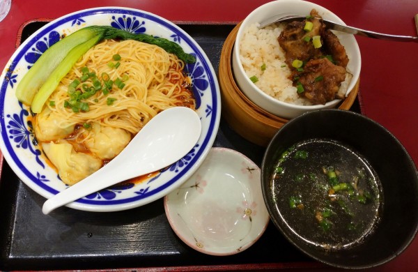 「紅油雲呑麺セット（990円）＋エビ雲呑選択（20円）」@雲呑房の写真