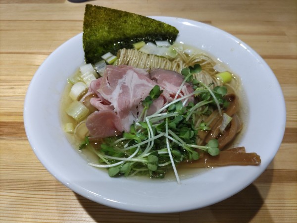 「白醤油中華そば」@一番だしラーメン しんせんの写真