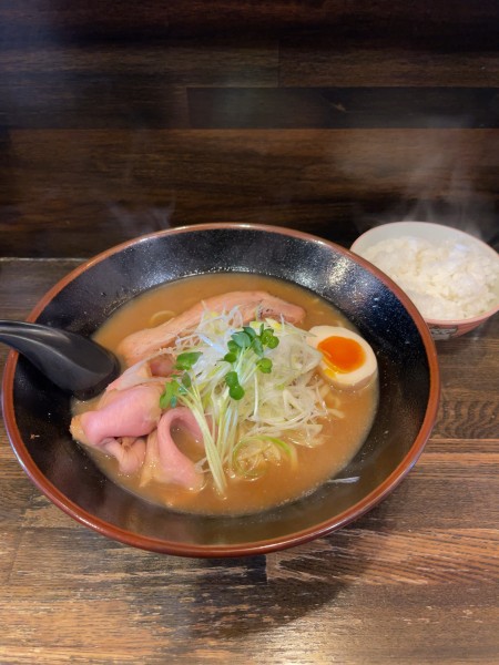 「和風とんこつ+レアチャーシュー（1200円）」@綿麺の写真