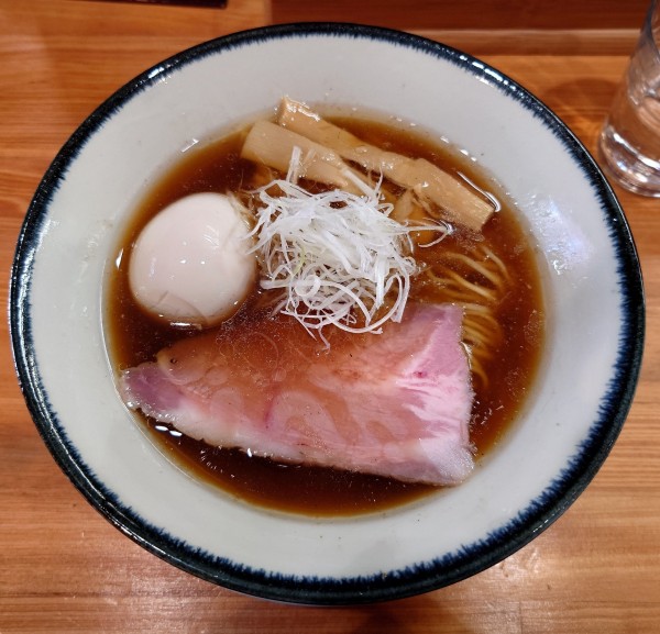 「醤油味玉入り(990円)」@中華そば 一清の写真