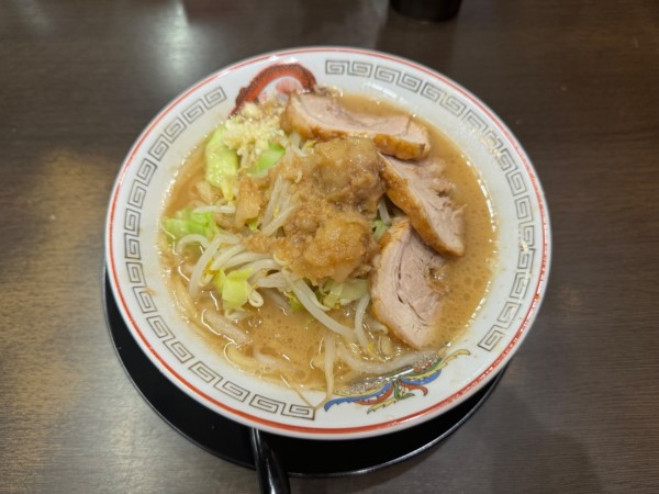 「小ラーメン(麺150g.豚2枚)野菜.ニンニク少なめ850円」@豚ラーメン大山 国分寺店の写真