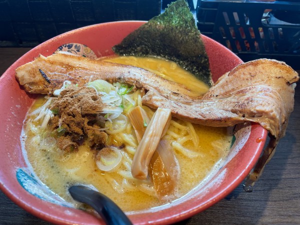 「鶏濃厚魚介どてかかつおラーメン」@金沢吉宗 駅前店の写真
