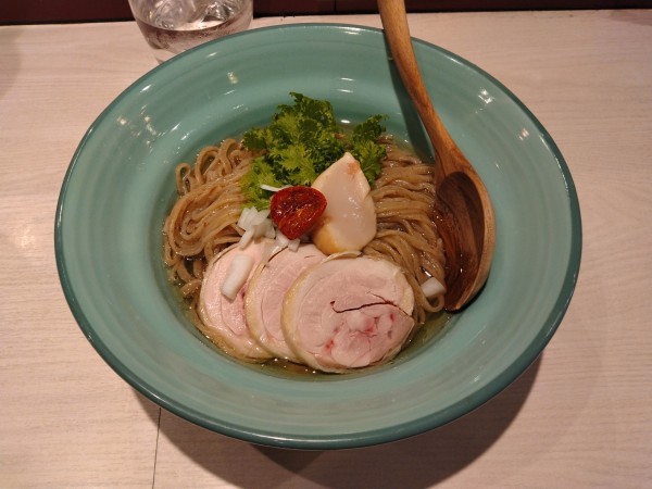 「㐂九家×呉田 帆立と大山鶏の冷香麺¥1200+鰤刺身+ポン酒」@柳麺 呉田-goden-の写真