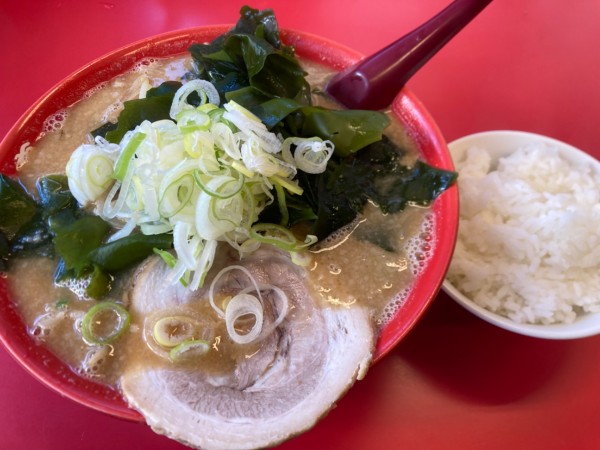 「味噌ラーメン+小ライス+ワカメ」@らーめん弁慶 浅草本店の写真