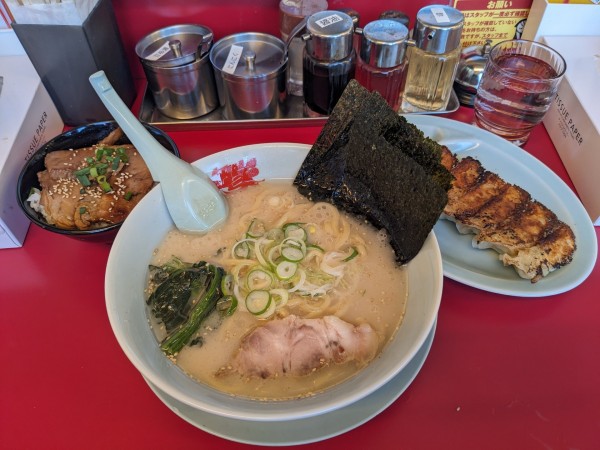 「サービスセットC　1000円」@ラーメン山岡家 大泉店の写真