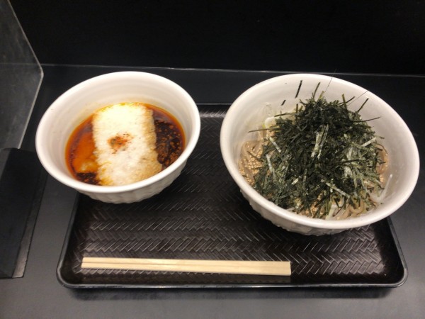 「とろろ鶏そば(中)」@なぜ蕎麦にラー油を入れるのか。 五反田店の写真