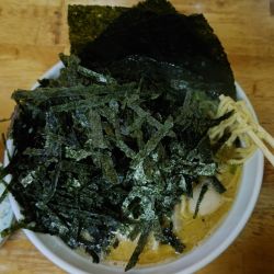 らーめん中(800円)、もみのり(100円)、ご飯小(100円)