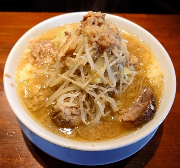「ラーメン(半麺、980円)」@豚ノヴァ 国分寺本店の写真