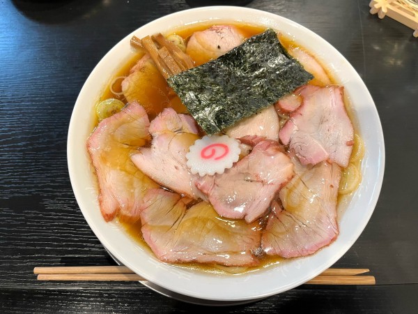「東京醤油ラーメン大盛り＋肉増し」@自家製麺 うるちの写真