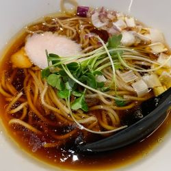 鶏中華そば（858円）