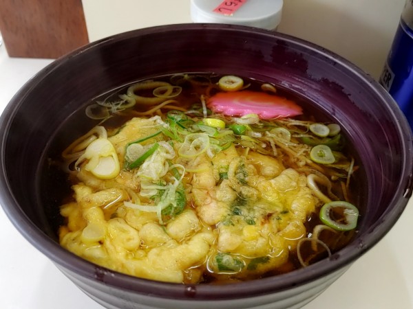 「かき揚げ天ぷらそば（640円）」@バルーンの写真