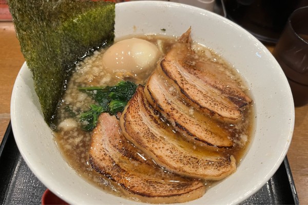 「３年１組(特製濃厚醤油らぅ麺)」@らぅ麺 ガラ喰楽学校 大宮店の写真