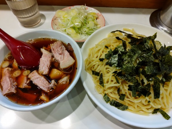 「ハーフチャーシューざるらぁめん大盛＋ネギ」@らぁめん ほりうち 新橋店の写真