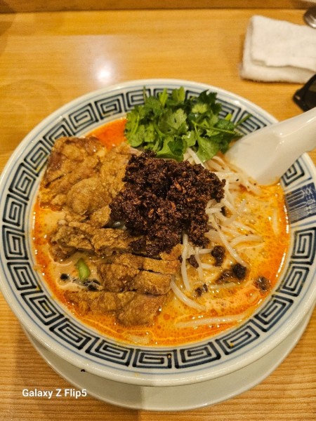 「排骨担々麺とパクチー」@希須林 赤坂店の写真