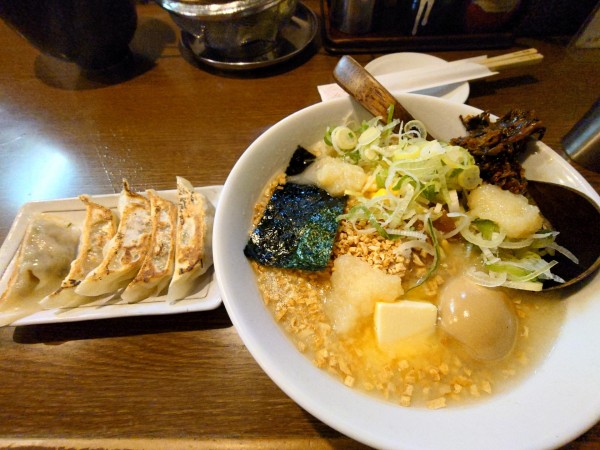 「一指禅らーめん+一指禅餃子セット+揚げにんにんく」@一指禅 上福岡店の写真