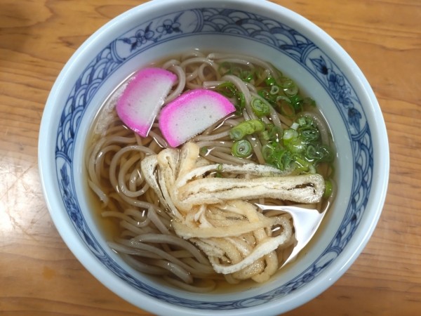 「かけそば700円」@そば道場の写真