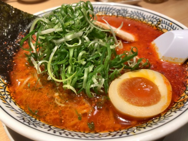 「熟成醤油ドッカンねぎ入り（旨味唐辛子の「赤」）」@丸源ラーメン 西新井店の写真