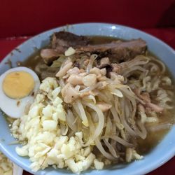 ラーメン少ニンニク多めアブラ白
