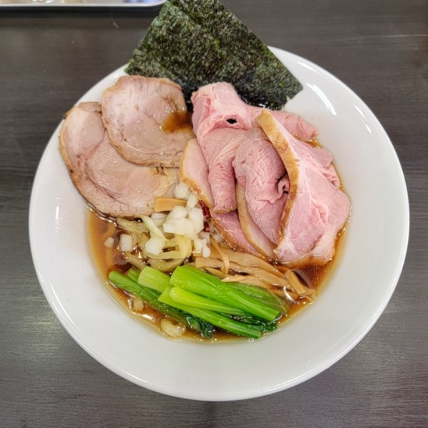 「禿醤油 限定トッピング（レアチャーシュー）」@自家製手打ち麺 禿の写真