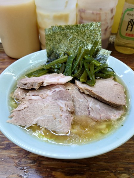 「チャーシュー麺  茎ワカメ  硬め濃いめ」@まこと家の写真
