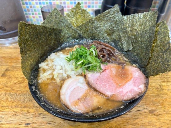 「背脂煮干しラーメン　海苔増し」@中華蕎麦 丸め 東久留米店の写真
