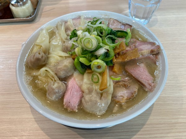 「塩チャーシューワンタン麺」@桜上水 船越の写真