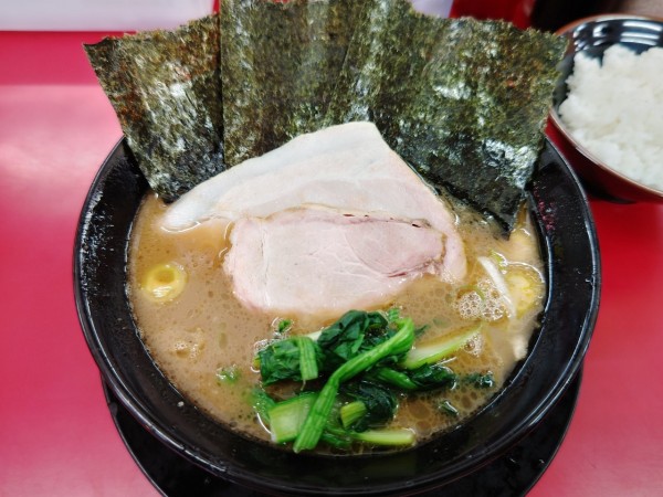 「豚骨しょうゆラーメン」@家系ラーメン 王道 いしいの写真
