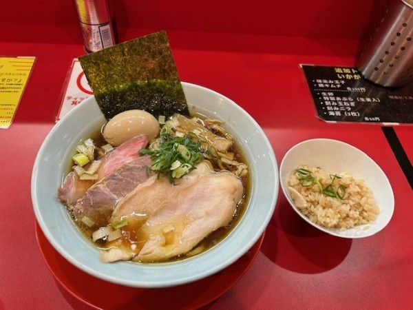 「霧島鶏の肉中華そば（鶏の炊き込みご飯付）1,200円。」@自家製麺 酉の写真