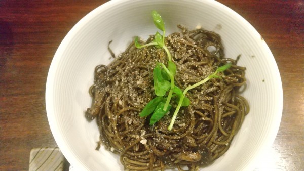 「イカスミBlack和えそば+いろいろ」@中華そば 東京ぐれっちの写真