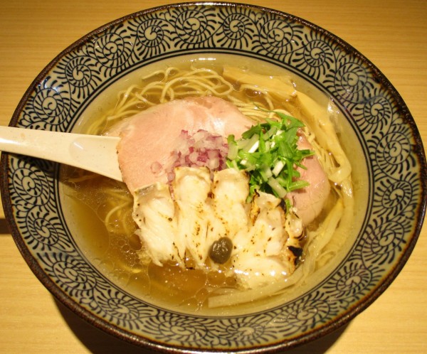 「ずわい蟹中華そば　890円」@鴨と蟹 中華そば 勢 経堂店の写真