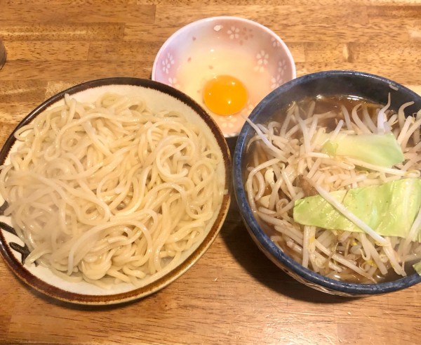 「あつもり 野菜 生卵 850+120+70円」@飯田橋大勝軒の写真