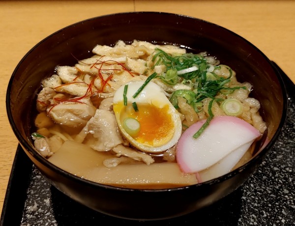 「新大阪そば（かしわ入り　600円）、きざみ揚げ（100円）」@浪花そばの写真