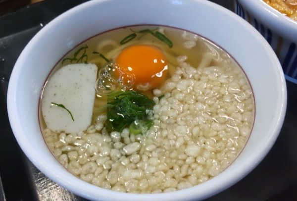 「月見うどん小330円」@なか卯 天童店の写真