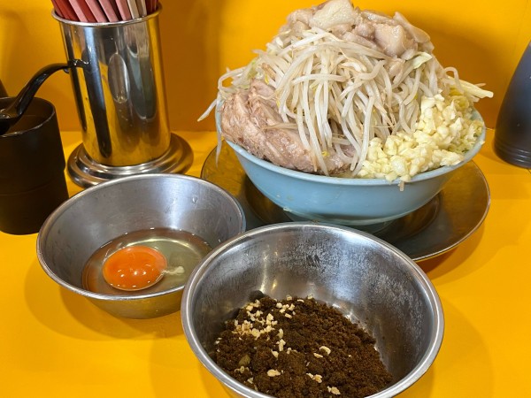 「小ラーメン グリーンな奴×3 しょうが 生たまご」@ラーメン二郎 八王子野猿街道店2の写真