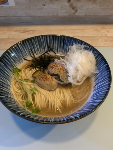 「牡蠣ラーメンあっさり（牡蠣乗せ）」@かき物語の写真