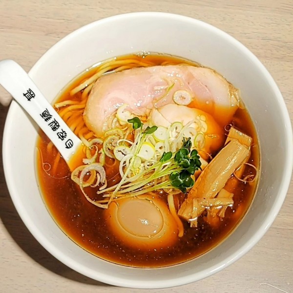 「醤油ラーメン 味玉  生ビール小」@自家製麺 甚の写真